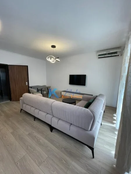 Tirane, jap me qera apartament 2+1+Ballkon Kati 3, 85 m² 800 € (Kodra e Diellit)