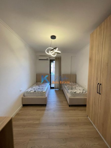 Tirane, jap me qera apartament 2+1+Ballkon Kati 3, 85 m² 800 € (Kodra e Diellit)