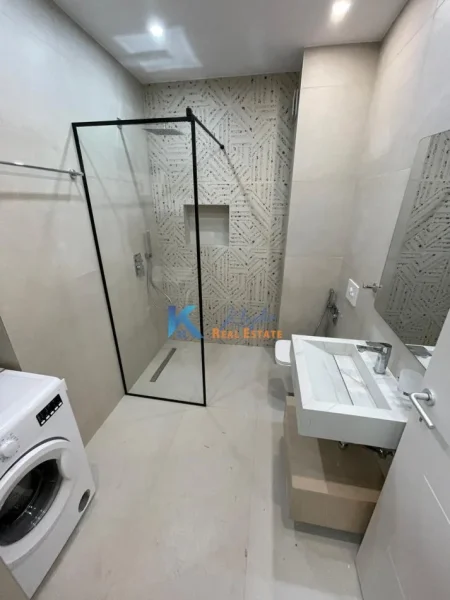 Tirane, jap me qera apartament 2+1+Ballkon Kati 3, 85 m² 800 € (Kodra e Diellit)