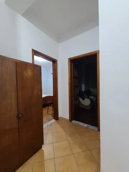 Tirane, jepet me qera apartament 1+1 ,