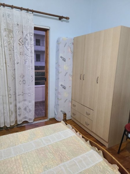 Tirane, jepet me qera apartament 1+1 ,