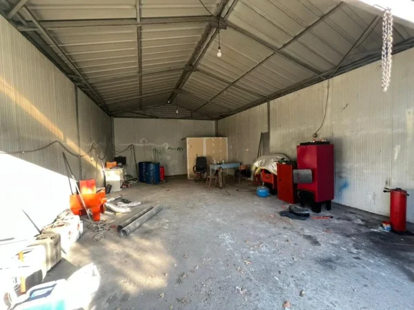 Tirane, jepet me qera magazine Kati 0, 44 m² 300 € (Vaqarr)