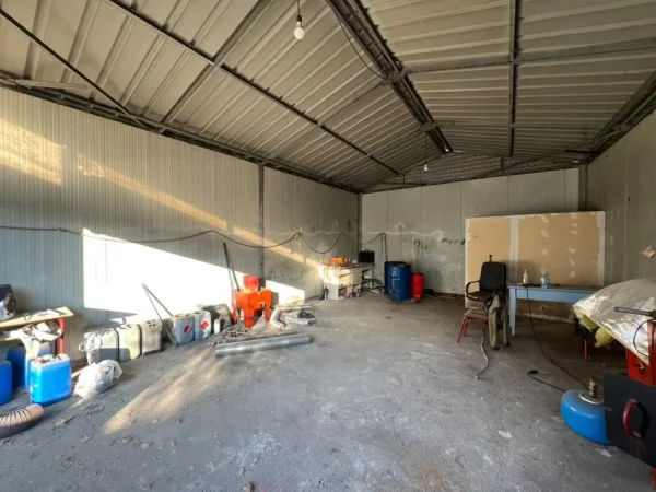 Tirane, jepet me qera magazine Kati 0, 44 m² 300 € (Vaqarr)