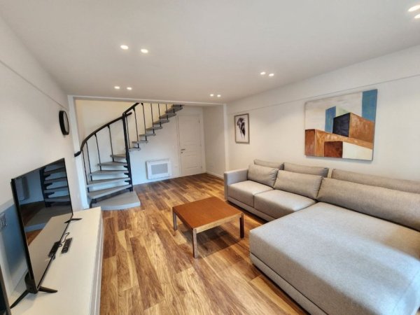 Tirane, jepet me qera apartament 2+1 Kati 5, 120 m² 1.100 € (Prane Sheshit Skenderbej)