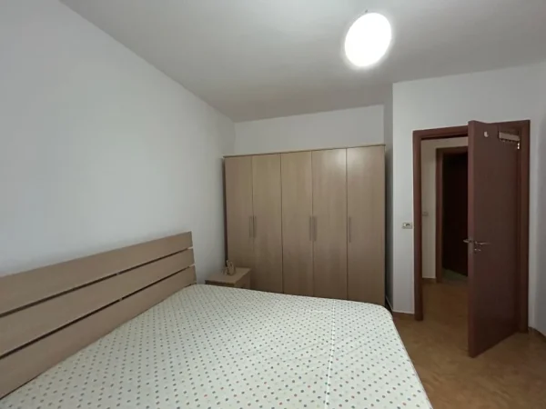Tirane, jepet me qera apartament 2+1+Ballkon Kati 7,
