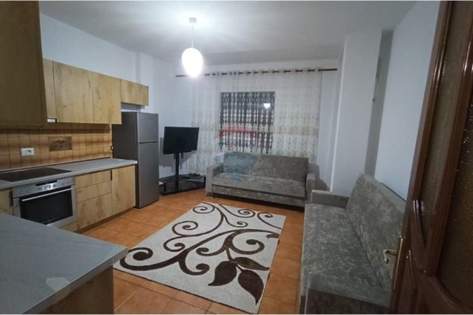 Tirane, jepet me qera apartament 3+1+Aneks+Ballkon Kati 3, 126 m² 500 € (Rruga Aleksander Mojsiu)