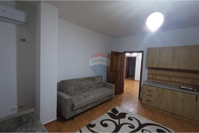 Tirane, jepet me qera apartament 3+1+Aneks+Ballkon Kati 3, 126 m² 500 € (Rruga Aleksander Mojsiu)