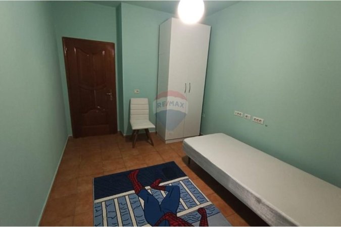 Tirane, jepet me qera apartament 3+1+Aneks+Ballkon Kati 3, 126 m² 500 € (Rruga Aleksander Mojsiu)