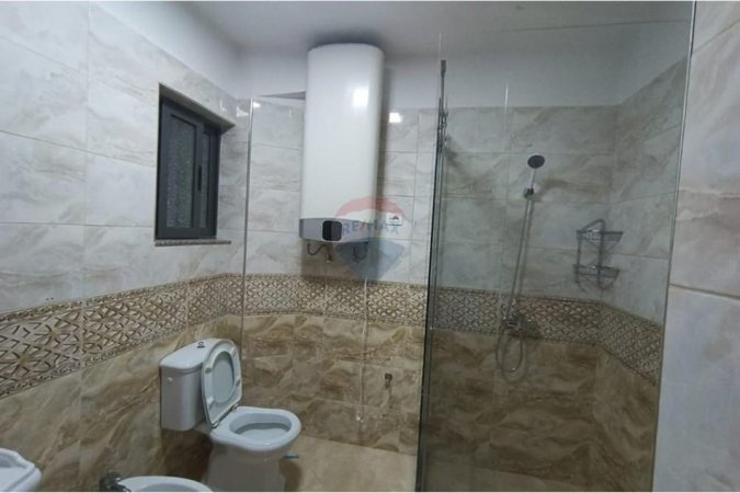 Tirane, jepet me qera apartament 3+1+Aneks+Ballkon Kati 3, 126 m² 500 € (Rruga Aleksander Mojsiu)