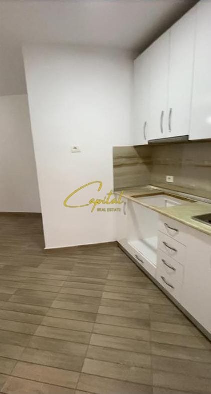 Tirane, shitet apartament 1+1 Kati 2, 71 m² 108.000 € (LAPRAKE)