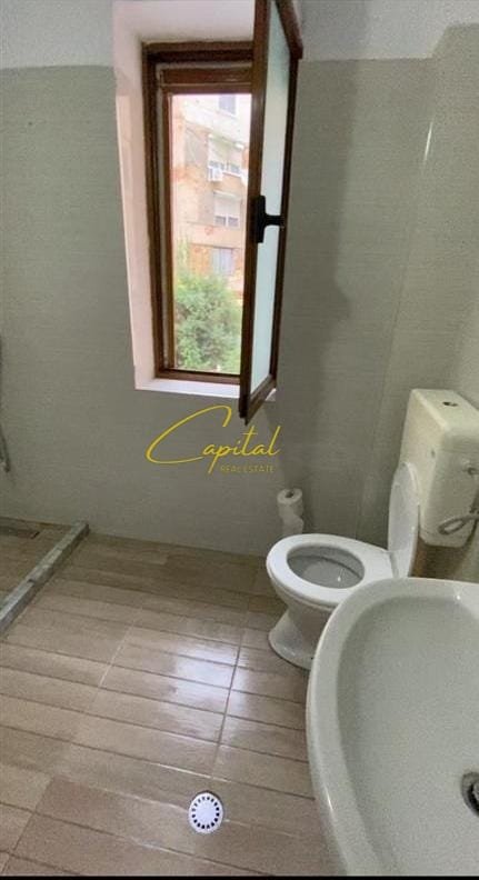 Tirane, shitet apartament 1+1 Kati 2, 71 m² 108.000 € (LAPRAKE)