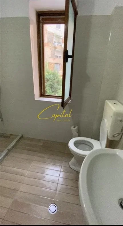 Tirane, shitet apartament 1+1 Kati 2, 71 m² 108.000 € (LAPRAKE)