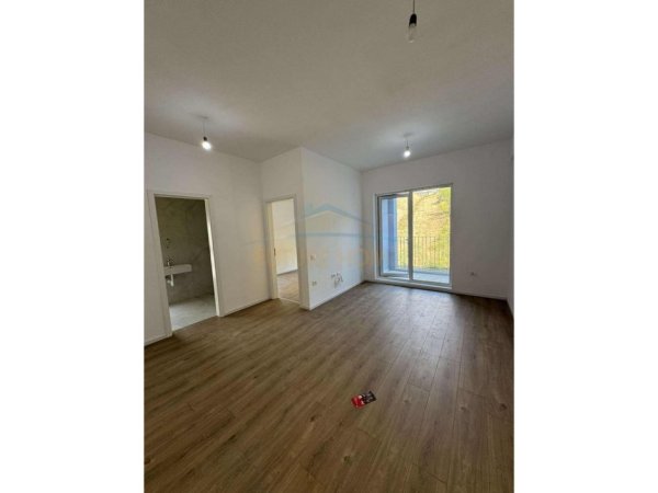 Tirane, shitet apartament 1+1 Kati 2, 49 m² 75.000 € (Fresk)