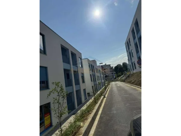Tirane, shitet apartament 1+1 Kati 2, 49 m² 75.000 € (Fresk)