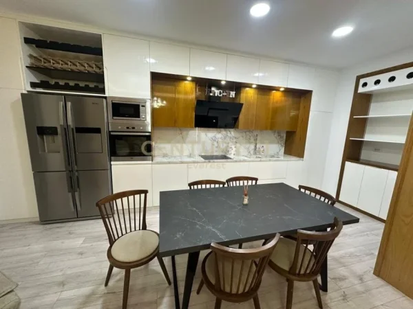 Tirane, jepet me qera apartament 2+1+Aneks+Ballkon Kati 2, 115 m² 900 € (Hipoteka)