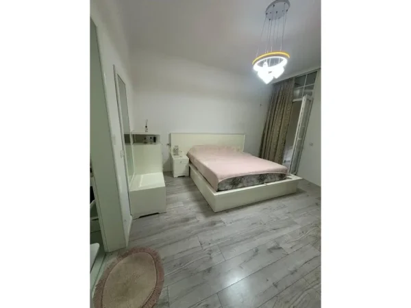 Tirane, jepet me qera apartament 2+1+Aneks+Ballkon Kati 2, 115 m² 900 € (Hipoteka)