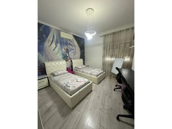 Tirane, jepet me qera apartament 2+1+Aneks+Ballkon Kati 2, 115 m² 900 € (Hipoteka)