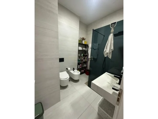 Tirane, jepet me qera apartament 2+1+Aneks+Ballkon Kati 2, 115 m² 900 € (Hipoteka)