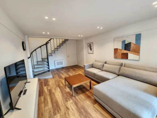 Tirane, jepet me qera apartament 2+1 Kati 6, 120 m² 1.100 € 