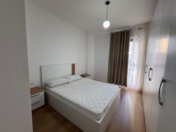 Tirane, jepet me qera apartament 2+1 Kati 3, 700 € 