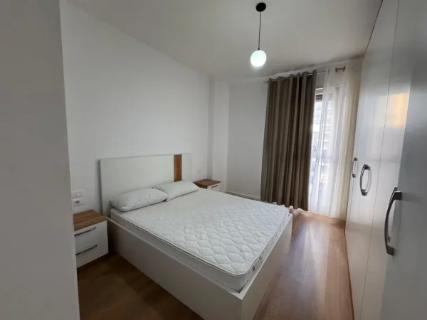 Tirane, jepet me qera apartament 2+1 Kati 3, 700 € 