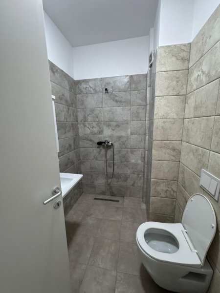 Tirane, jepet me qera apartament 2+1 Kati 3, 700 € 