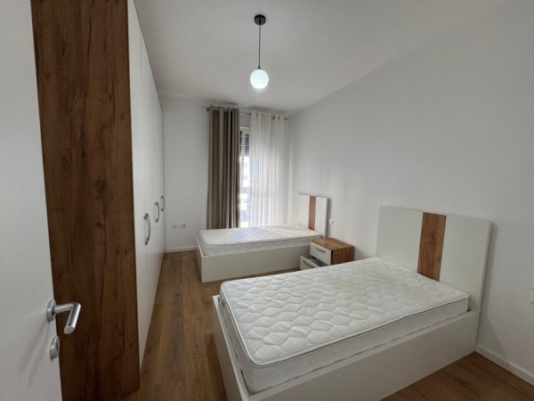 Tirane, jepet me qera apartament 2+1 Kati 3, 700 € 