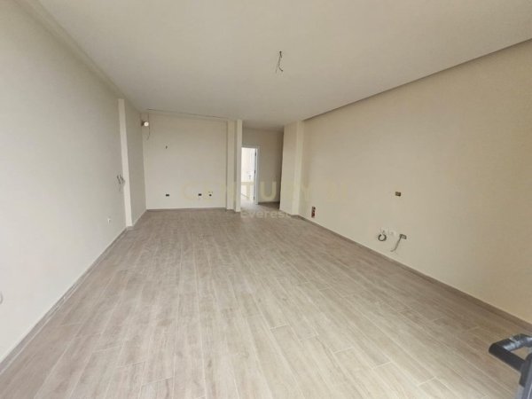 Tirane, shitet apartament 3+1+Aneks+Ballkon Kati 8, 134 m² 262.000 € (Bulevardi i Ri)