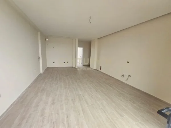 Tirane, shitet apartament 3+1+Aneks+Ballkon Kati 8, 134 m² 262.000 € (Bulevardi i Ri)