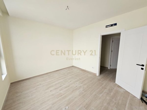 Tirane, shitet apartament 3+1+Aneks+Ballkon Kati 8, 134 m² 262.000 € (Bulevardi i Ri)