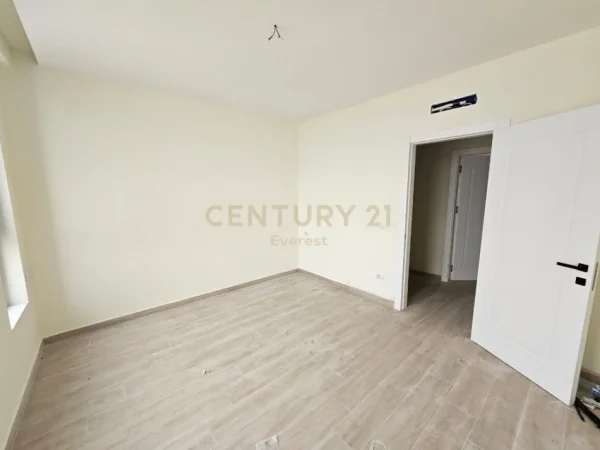 Tirane, shitet apartament 3+1+Aneks+Ballkon Kati 8, 134 m² 262.000 € (Bulevardi i Ri)