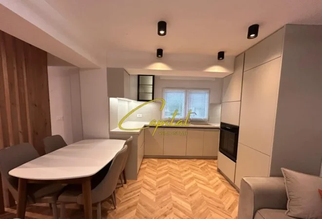 Tirane, jepet me qera apartament 2+1 Kati 1, 70 m² 700 € (ISH TREGU ELEKTRIK)
