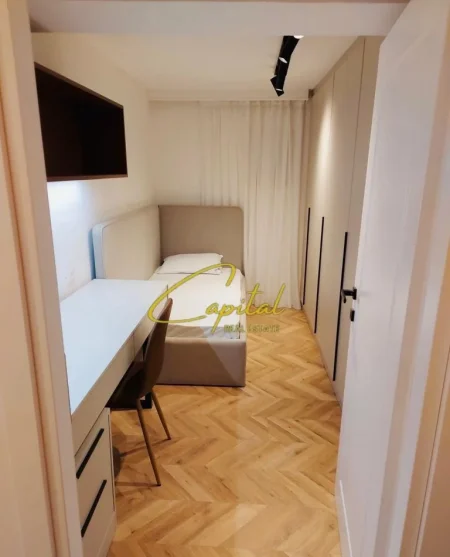 Tirane, jepet me qera apartament 2+1 Kati 1, 70 m² 700 € (ISH TREGU ELEKTRIK)