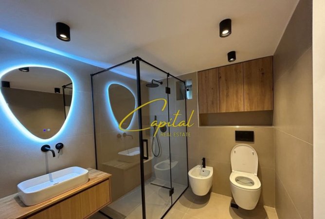 Tirane, jepet me qera apartament 2+1 Kati 1, 70 m² 700 € (ISH TREGU ELEKTRIK)