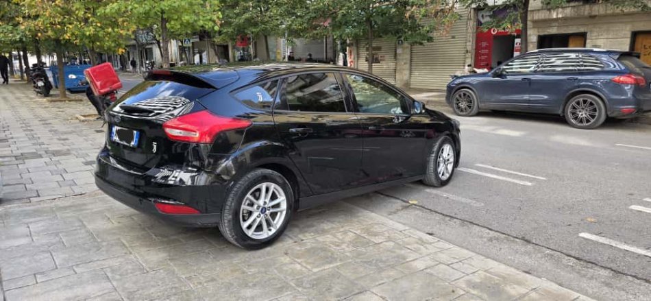 Tirane, Shitet makine Ford Focus 1.5 TDCi 2017- Nafte, e zeze automatik Kondicioner 80.000 km 9.200 €  vetëm një pronar