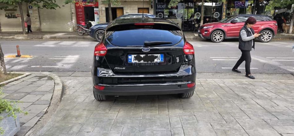 Tirane, Shitet makine Ford Focus 1.5 TDCi 2017- Nafte, e zeze automatik Kondicioner 80.000 km 9.200 €  vetëm një pronar