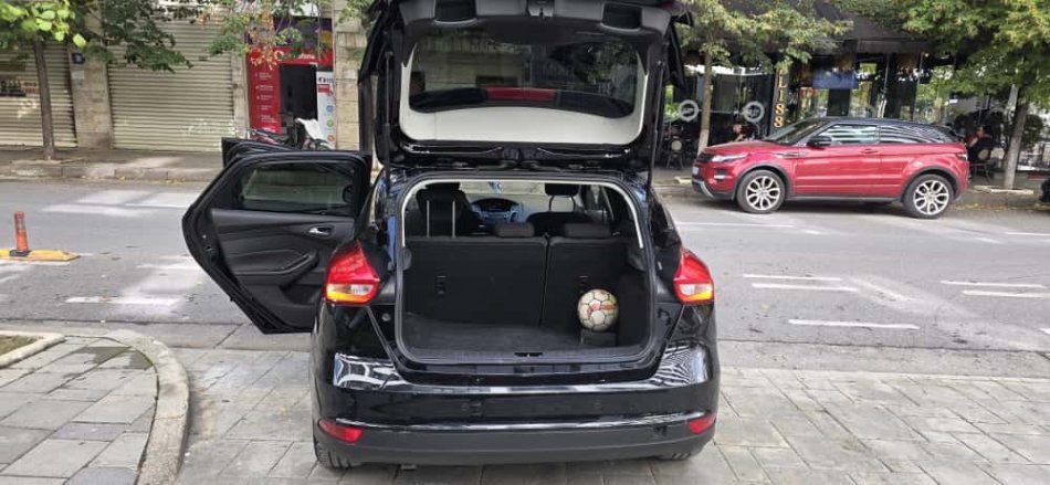 Tirane, Shitet makine Ford Focus 1.5 TDCi 2017- Nafte, e zeze automatik Kondicioner 80.000 km 9.200 €  vetëm një pronar