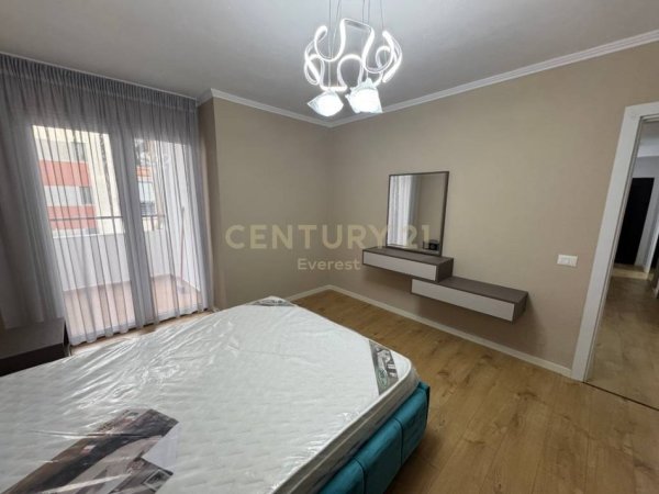 Tirane, jepet me qera apartament 2+1 Kati 7, 96 m² 620 € (Yzberisht)