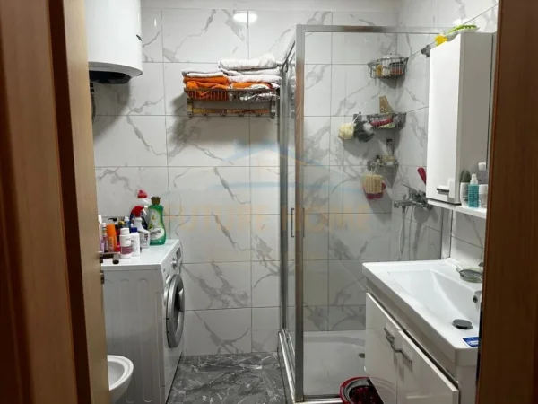 Tirane, shes apartament 2+1+Ballkon Kati 10, 68 m² 175.000 € (Rruga Ndre Mjeda)