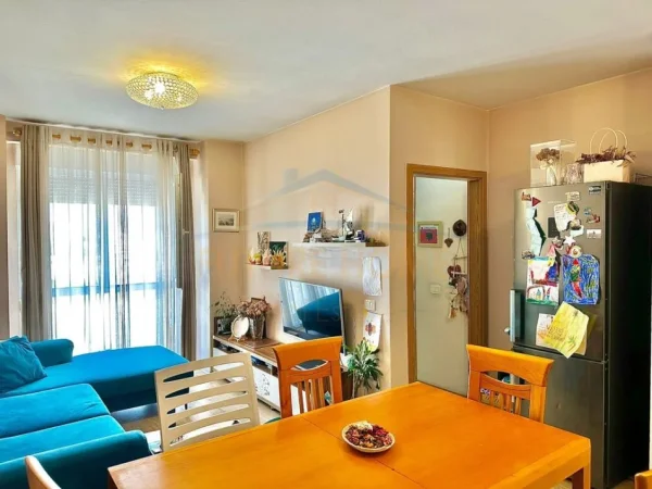 Tirane, shes apartament 2+1+Ballkon Kati 10, 68 m² 175.000 € (Rruga Ndre Mjeda)