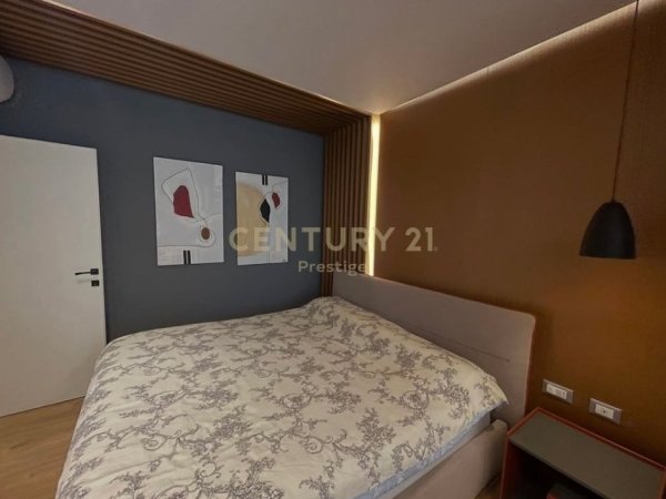 Tirane, jepet me qera apartament 2+1+Aneks+Ballkon Kati 4, 105 m² 1.350 € (Liqeni thate)