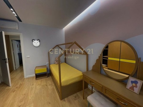 Tirane, jepet me qera apartament 2+1+Aneks+Ballkon Kati 4, 105 m² 1.350 € (Liqeni thate)