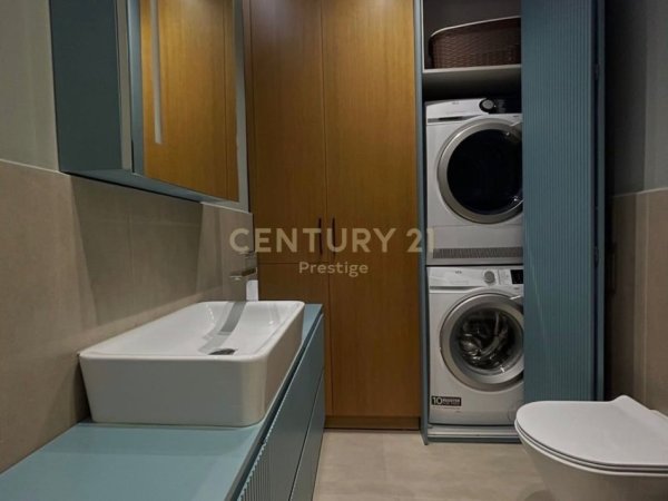 Tirane, jepet me qera apartament 2+1+Aneks+Ballkon Kati 4, 105 m² 1.350 € (Liqeni thate)