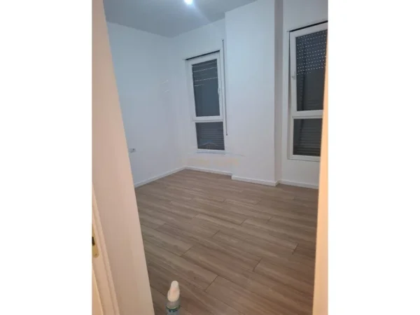 Tirane, shes apartament 2+1+Ballkon Kati 2, 71 m² 135.000 € (Oxhaku)