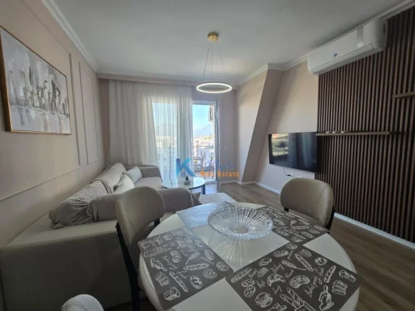 Tirane, jap me qera apartament 2+1+Ballkon Kati 5, 105 m² 650 € (Astir, te Vila L)