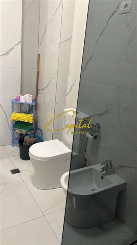 Tirane, jepet me qera apartament 2+1 Kati 8, 85 m² 800 € (ISH BLLOKU)