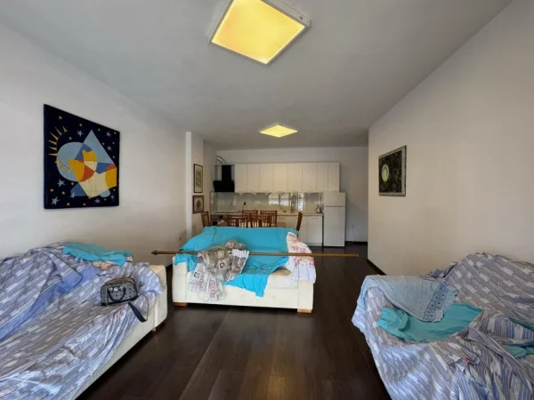 JEPET APARTAMENT 2+1 ME QERA NE FRESK TEK MURAGA