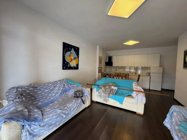 JEPET APARTAMENT 2+1 ME QERA NE FRESK TEK MURAGA