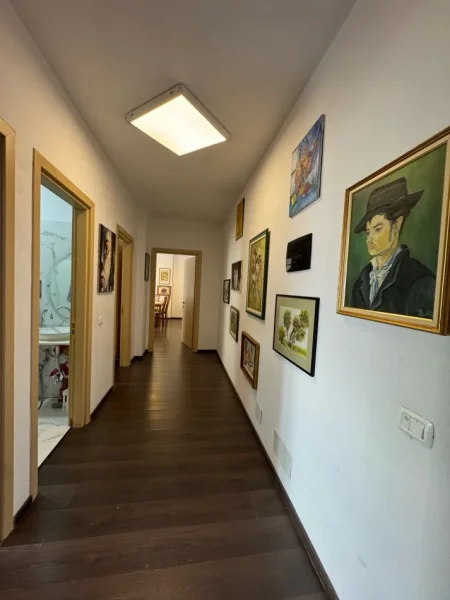 JEPET APARTAMENT 2+1 ME QERA NE FRESK TEK MURAGA