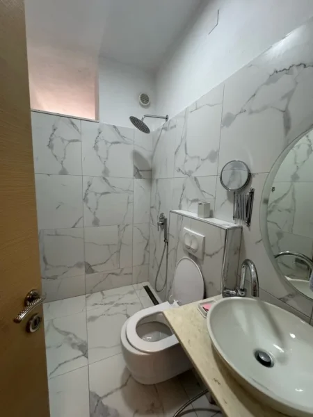 JEPET APARTAMENT 2+1 ME QERA NE FRESK TEK MURAGA